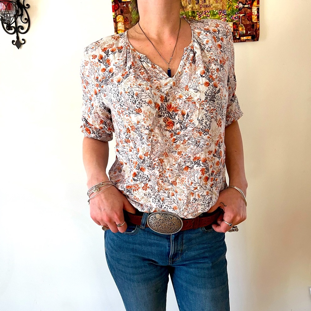 Women’s free flowing loose fitting top, 3/4 sleeve, floral pattern V neck.